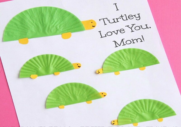 A funny card with a lovely message will be a meaningful gift for mom