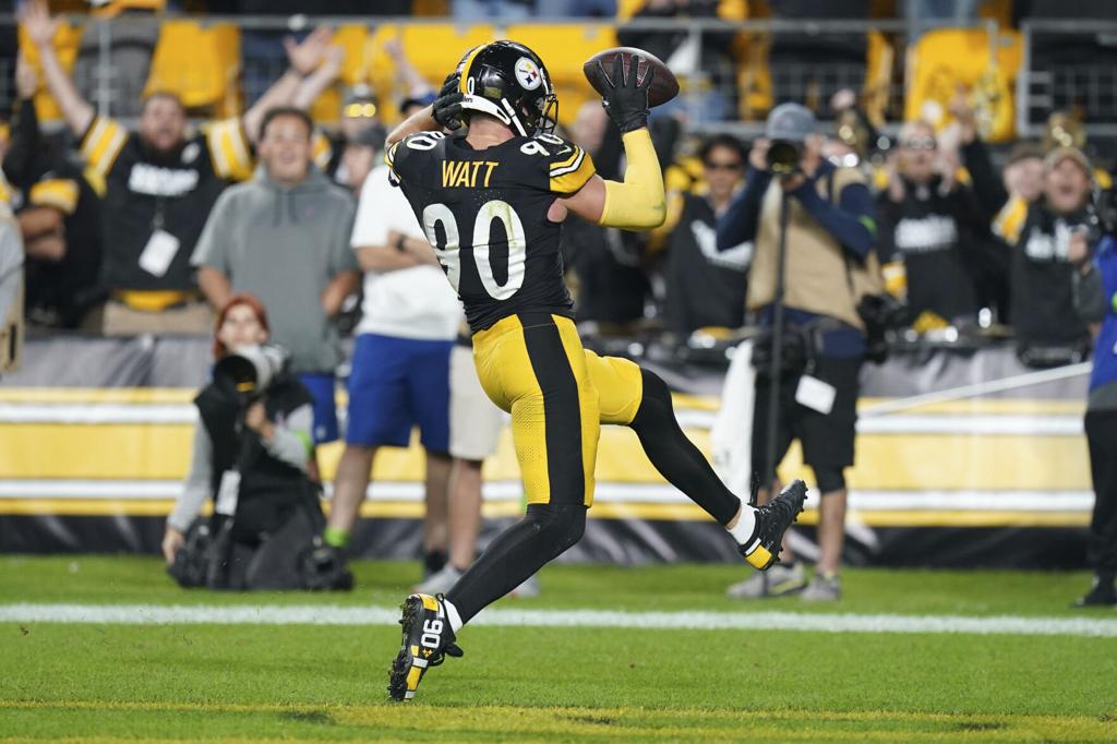 T.J. Watt's scoop-and-score lifts Steelers past Browns 26-22 as Cleveland loses Nick Chubb to injury | National Sports | meridianstar.com