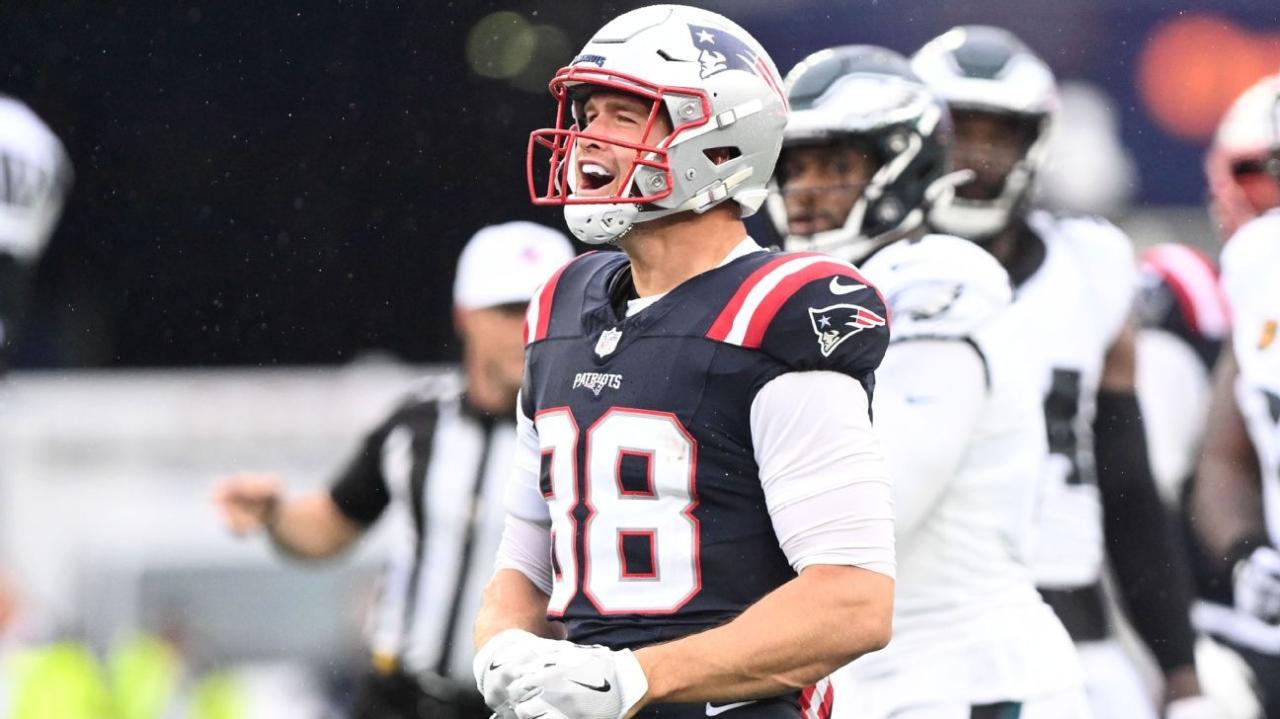 How Patriots' Mac Jones, Mike Gesicki bonded as new teammates - ESPN - New England Patriots Blog- ESPN