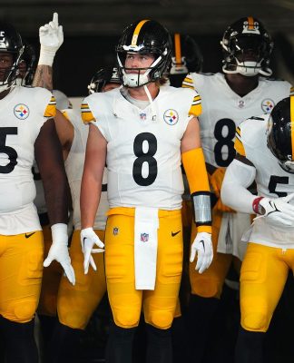 Kenny Pickett #8 of the Pittsburgh Steelers prepares to take the field before the game against the Las Vegas Raiders at Allegiant Stadium on September 24, 2023 in Las Vegas, Nevada. I 