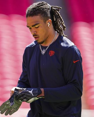 &nbsp;Chase Claypool #10 of the Chicago Bears warms up prior to at GEHA Field at Arrowhead Stadium on September 24, 2023 in Kansas City, Missouri.